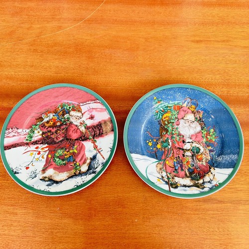A Royal Norfolk Old World Santa Decorative Plates Ceramic 8 Inches - Picture 5 of 8