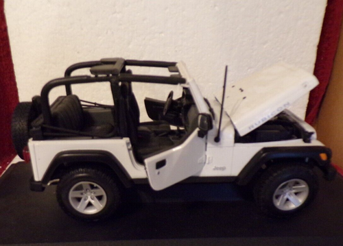 LOOK MAISTO JEEP WRANGLER RUBICON 1/18 DIE CAST DISPLAY - Picture 4 of 15