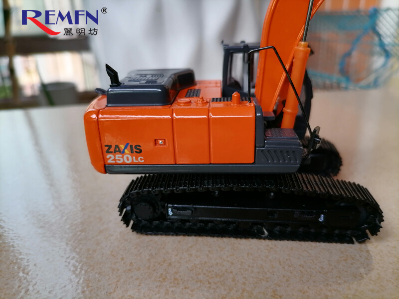 TMC Hitachi ZAXIS 250LCN-5 Excavator by Cranes Etc TV - YouTube