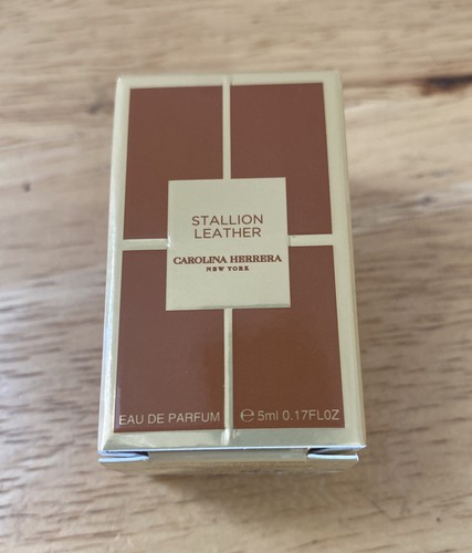 Carolina Herrera Confidential Stallion Leather 5m Parfum Travel Sz Splash NIB - Picture 5 of 7