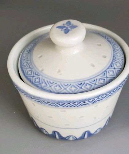 Vintage Tienshin Cobalt Blue & White Rice Grain Pattern Covered Rice Bowl - Picture 3 of 9