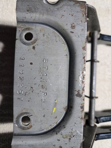 2007-2012 JEEP WRANGLER REAR SEAT HEADREST RETRACTOR OEM used MOPAR 68003015AA - Picture 3 of 4