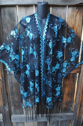 ART TO WEAR GLAMOURÖSE KURZE KIMONO-JACKE MIT PAILLETTEN BESTICKT TÜRKIS AUF SCHWARZ, OS! - Bild 1 von 4