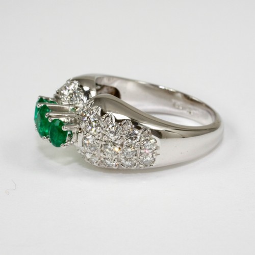 Anillo De 18 Quilates, 750 Oro Blanco, Esmeralda 1,74 Ct; Diamante 1,24 Ct. - Imagen 2 de 3