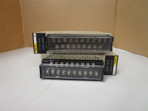 LOT OF 2 OMRON OUTPUT MODULE PLC UNIT 24V 0.3A 4.8A C200H-OD212 C200H-0D212