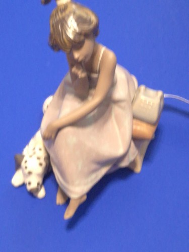 Lladro Chit-Chat | #5466 | Girl talking on Phone with Dalmatian dog - Foto 22 di 22