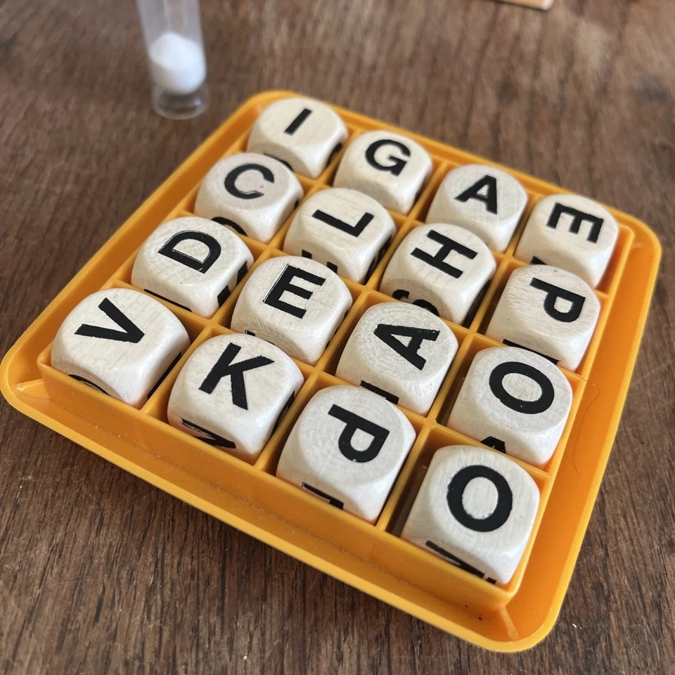 Vintage 1976 Boggle Parker Brothers  Hidden Word Game Original Brown Box - Image 2 of 4