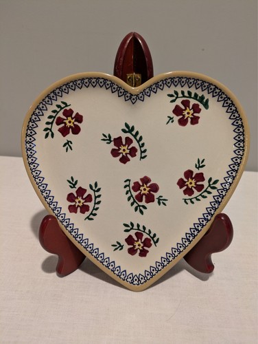 Nicholas Mosse Keramik herzförmige Blume Schale Teller 7,5 Zoll. Neuzustand.