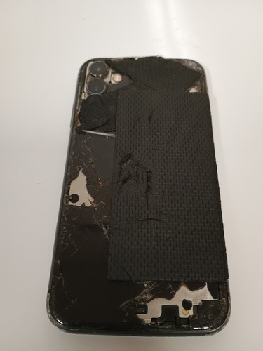 Apple iPhone 11 - 64Gb Black Read Only For Parts - Picture 4 of 6