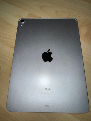 Apple iPad Pro 1. Gen 64GB, Wi-Fi, 11 Zoll - Silver mit Glasschaden