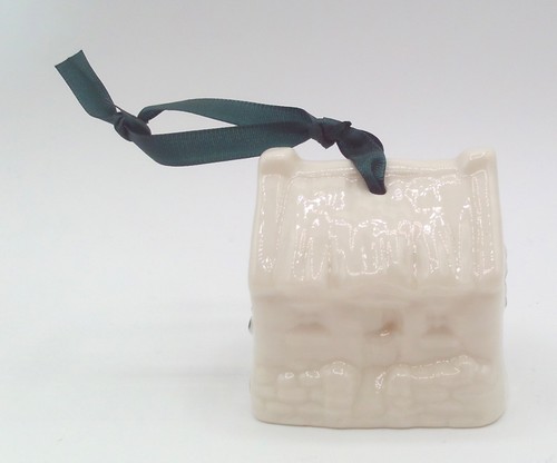 Vintage Belleek Fifth Edition Small Cottage Bell Ornament - Picture 4 of 8