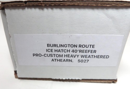 Custom Pro Heavily Weathered Athearn 5027 Burlington 40' Reefer with Box LowShip - Picture 6 of 6