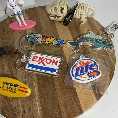 Keychain Lot Exxon, Barbie, Landshark And More - Picture 5 of 5