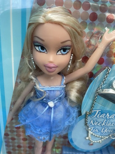 CLOE BRATZ BIRTHDAY DOLL WITH TIARA & NECKLACE RARE 1ST EDITION NIB 2006 - Picture 10 of 17