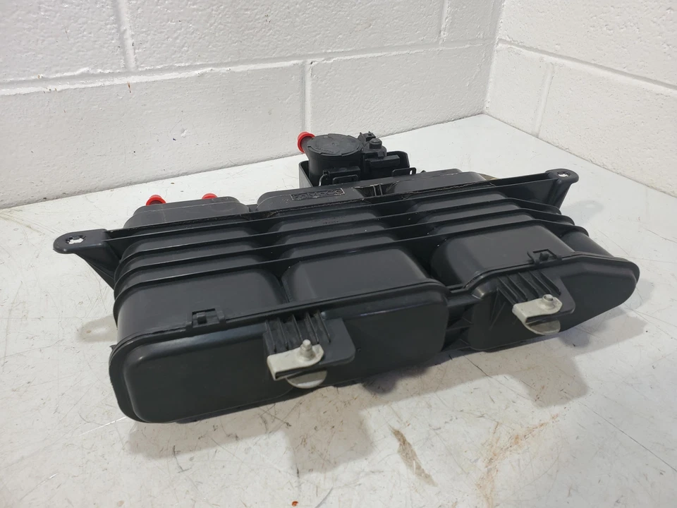 Bote de vapor de combustible (9E51-9E857-BC) 2007-2011 Mercury Milan Foto 3 de 4