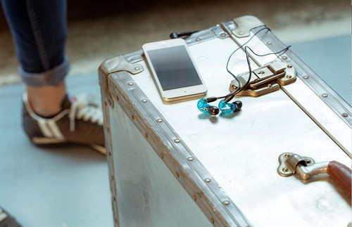 SHURE SE215 Earphone In-ear Detachable Professional Sound Isolating - Blue - Foto 8 di 9