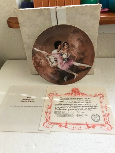 Collectible Plate The Nutcracker Grand Finale 1st Issue Nutcracker II Collection - Picture 2 of 7