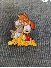 ODIE & GARFIELD- ENAMEL PIN-SHIP ALL THE PINS YOU BUY FOR $4.99-VISIT OUR STORE