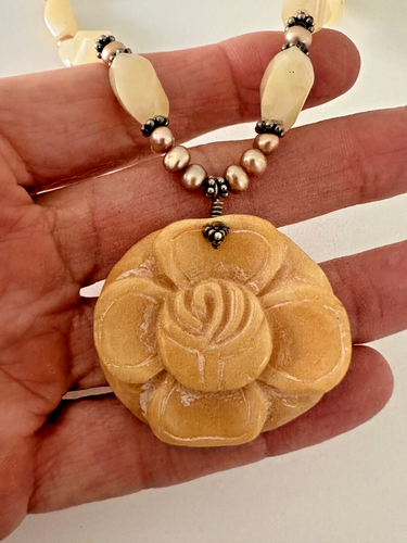 Rose Pendant Choker Necklace Beaded Hand Carved Quartz Stunning Cream - Picture 6 of 7