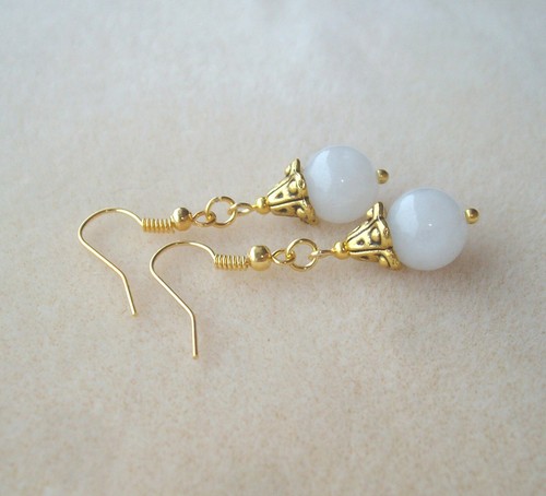 Pretty Milky White Jade Vintage Styled Gold Plated Drop Earrings in Gift Bag - Picture 3 of 7