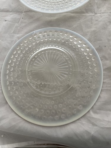 Lote de 4 placas de vidrio opalescente blanco piedra lunar Fenton vintage de 8,5" - Imagen 5 de 8