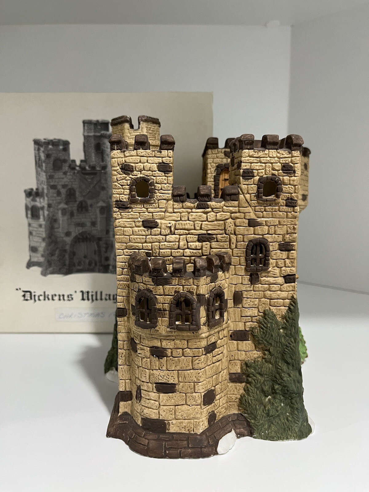 Dickens Village Dept. 56 Kenilworth Castle With Original Box & Working Light - Picture 4 of 10