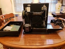 SINGER 221 Featherweight Sewing Machine 3-110