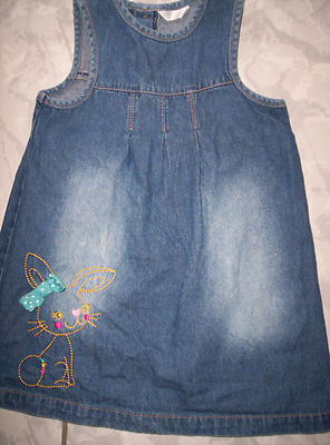 Zuckersüßes Jeans-Kleid mit Häschen-Motiv, dunkelblau, neuw.  Gr. 86