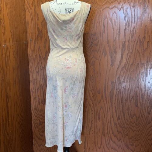 Das limitierte Blumenkleid aus Seide - Bild 5 von 8