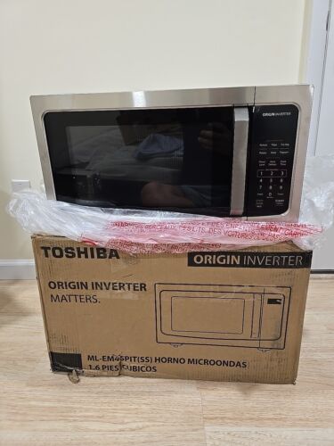 TOSHIBA ML-EM45PIT(SS) Countertop Microwave Oven with Inverter Technology image