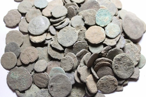 1 Genuine Ancient Roman imperial bronze coin not cleaned crusty you identify - Picture 6 of 9