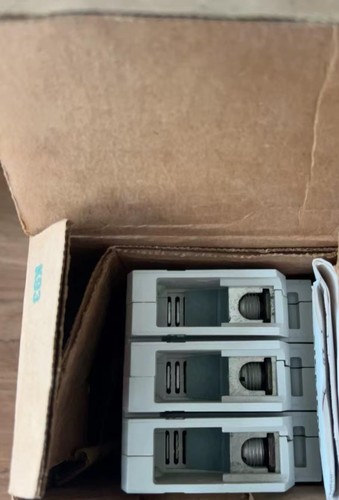 1PCS NEW 3VF2213-0FP41-0AA0 In Stock #YY - 第 2/3 張圖片