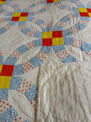 Double Wedding Ring Quilt - Red, Yellow, Blue & White - 86"x 87" - Picture 13 of 23