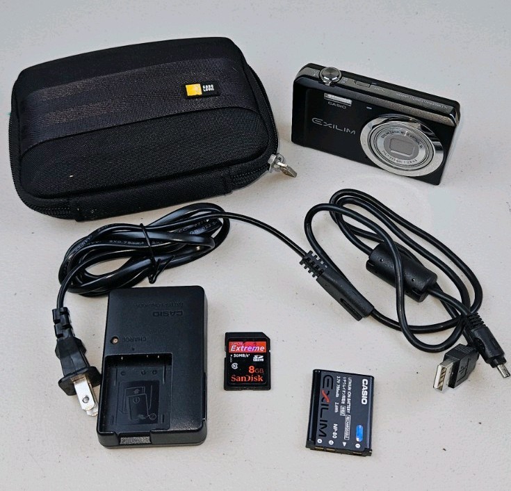 Casio Exilim Xs5 Compact Digital Camera, Battery, 8gb SD,Case, Charger,USB Cable