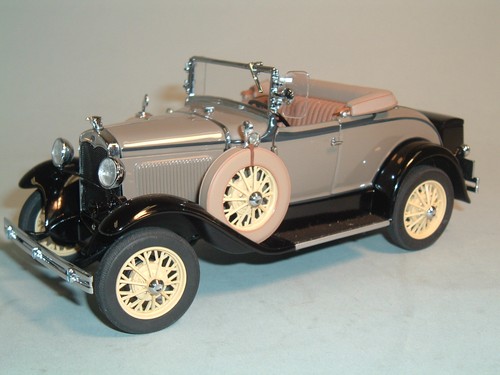 1931 FORD MODEL A DELUXE BRAUN CABRIO VITRINE DANBURY 1:24 DIECAST - Bild 2 von 10