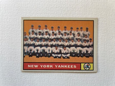 1961 Topps Baseball Card #228 New York Yankees Team  Card