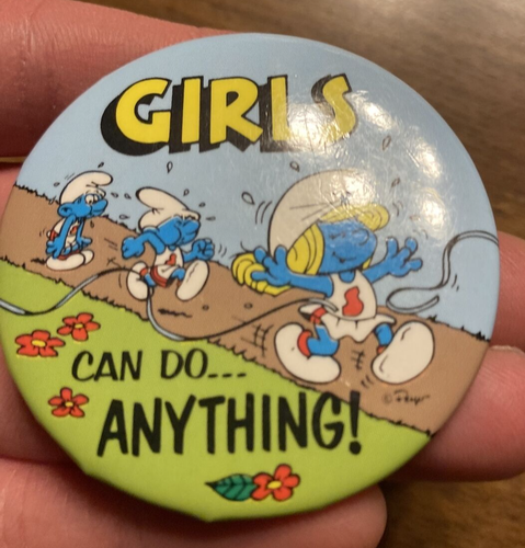 Prendedor vintage 1982 Los Pitufos Niñas Pueden Hacer Cualquier Cosa Feministas Niñas Regla C1a - Imagen 4 de 12