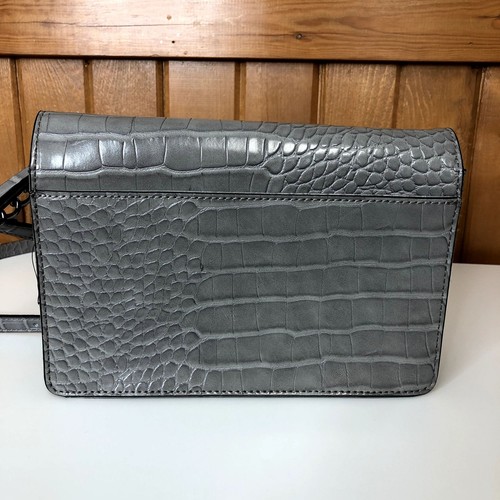 Simply Vera Crocodile Gray Contemporary Leena Envelope Crossbody Bag NWOT - Picture 5 of 10