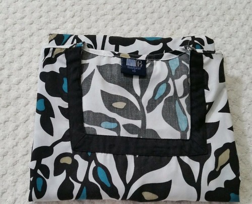 MG XS MULTI COLOR DESIGN SCRUB TOP EUC - Picture 4 of 7