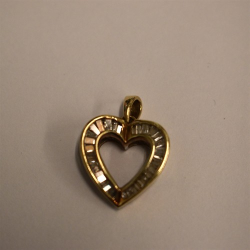 10k Yellow Gold Baguette Diamond Pendant ~ 2.3gr - Picture 3 of 8