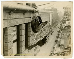 HAROLD-LLOYD-original-movie-photo-1923-SAFETY-LAST