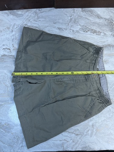 Vintage 90er Dockers hoch taillierte Damenshorts 8 khaki grün/braun Farbton mit Falten - Bild 2 von 7