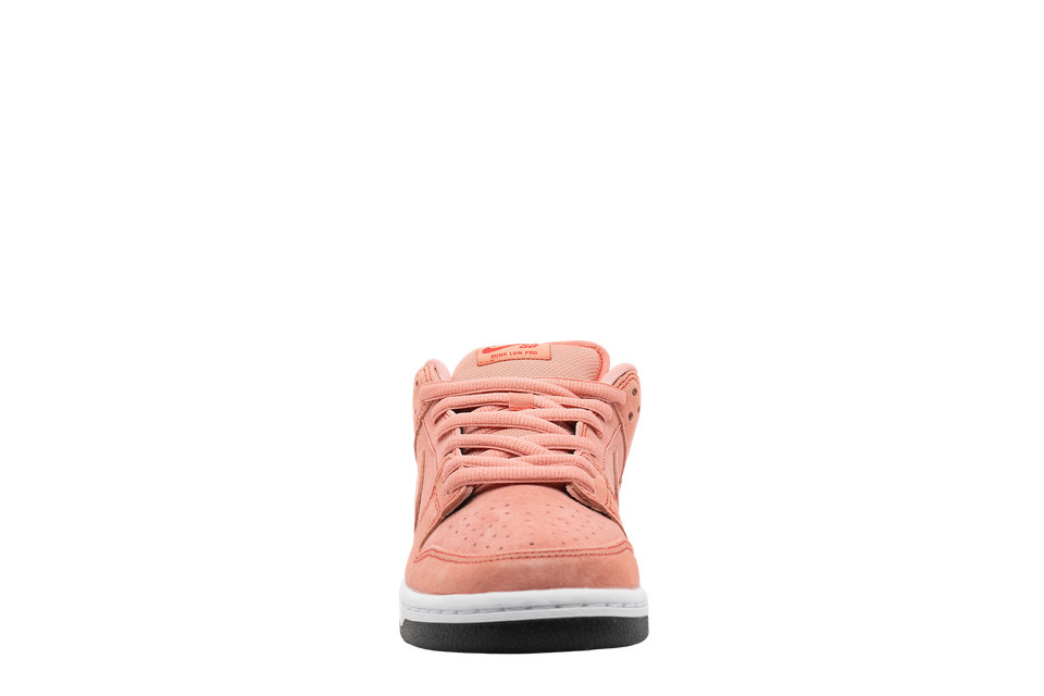靴 Nike SB Dunk Low \"Pink Pig\" 27cm Nike SB Dunk Pink Pig On Foot - YouTube