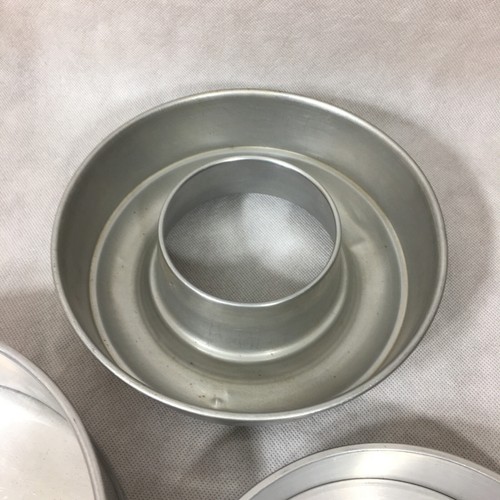Wear-Ever 2741 Spring Form 9 x 3 9 x 1-1/2 Mirro 8 x 1-1/2 Round Cake Pan Lot - Afbeelding 15 van 21