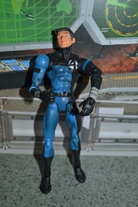 MARVEL-LEGENDS-Fantastic-Four-MR-FANTASTIC-action-figure-6-034