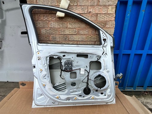 CHRYSLER YPSILON 2011 MK3 5 DOOR PANEL FRONT LEFT SIDE in SILVER 695/A /2011-ON - Picture 8 of 11