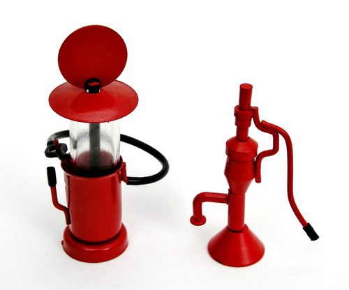 BOMBA DE GAS Y BOMBA DE AGUA EN MINIATURA IMPORTADORES DEL MEDIO OESTE ACCESORIOS PARA ESCENAS DE PUEBLO - Imagen 2 de 2