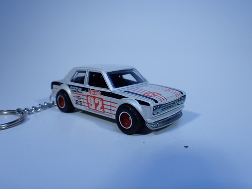 keychain '70 DATSUN S10 Bluebird 1970 Datsun S10 rallye car key chain - Picture 1 of 5