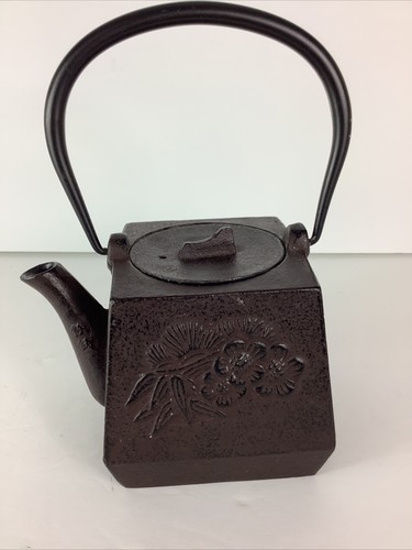 Vintage Cast Iron Metal Tea Pot With Floral Design Signed Japanese - Picture 4 of 8