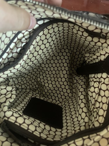 Bolso Bandolera Cartera Brighton Negro Nylon y Charol de Cocodrilo Multi Bolsillo - Imagen 8 de 9
